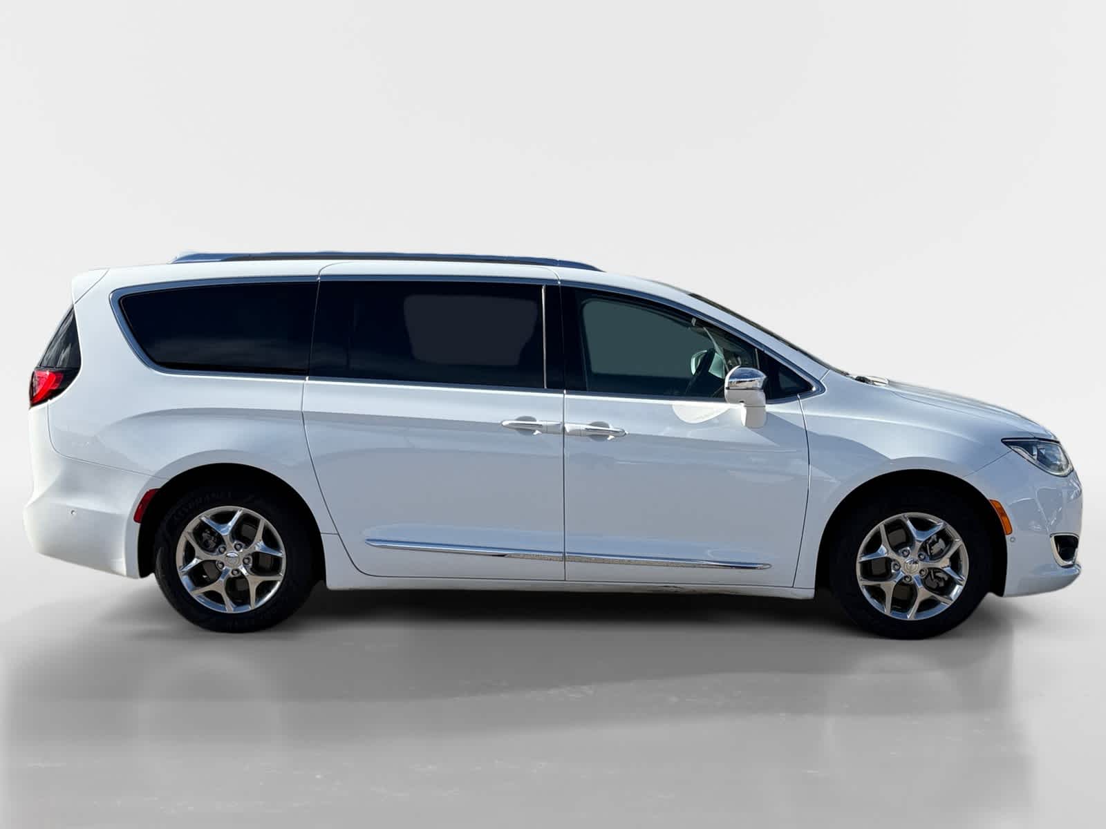 Thumbnail: 2017 Chrysler Pacifica - 6