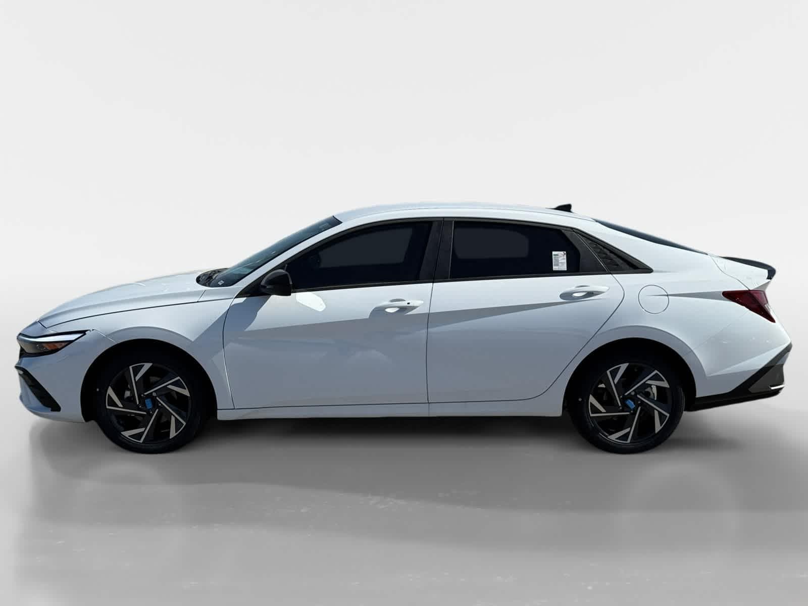 2025 Hyundai Elantra SEL Sport photo 2