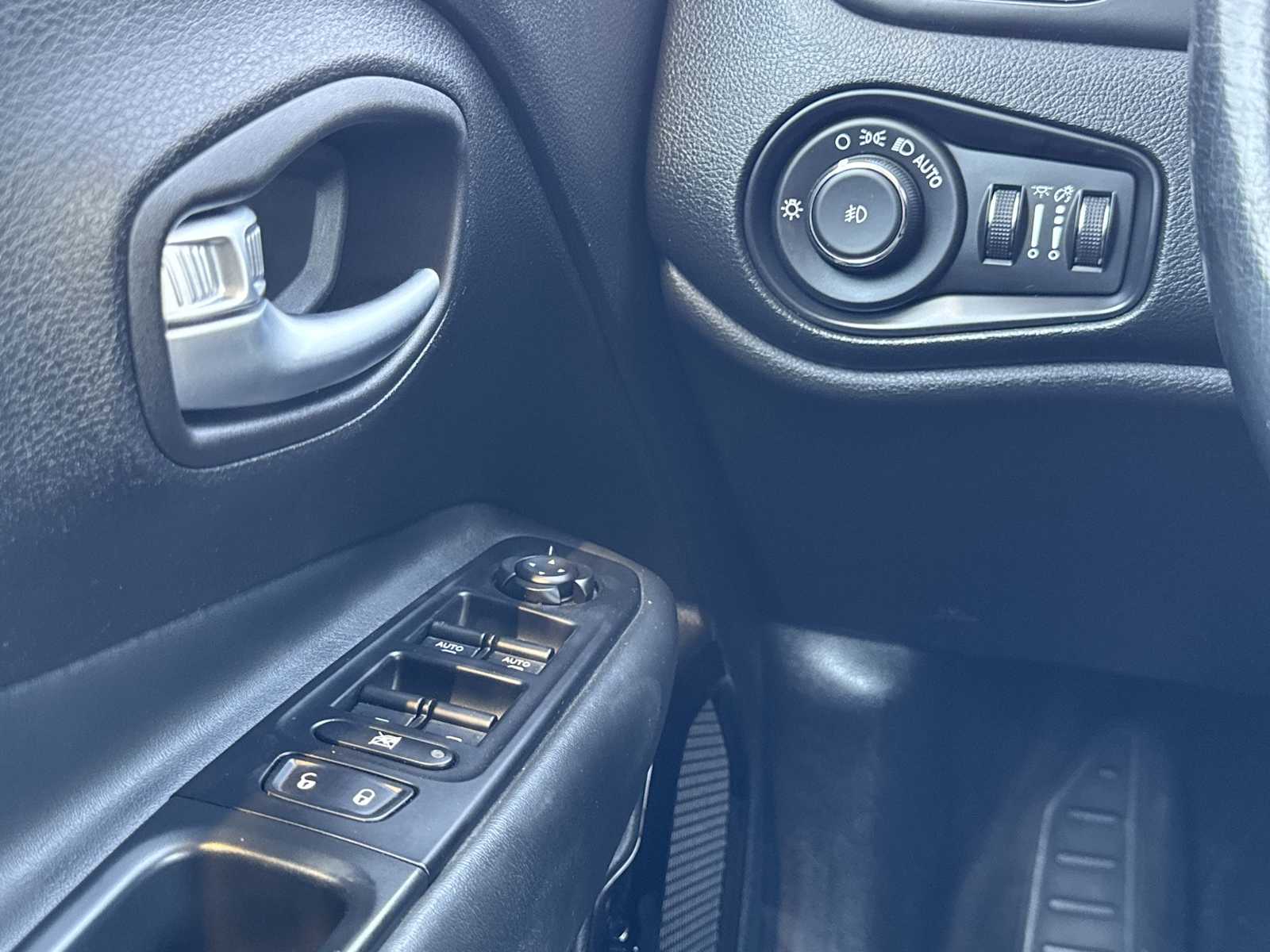 Thumbnail: 2019 Jeep Renegade - 14