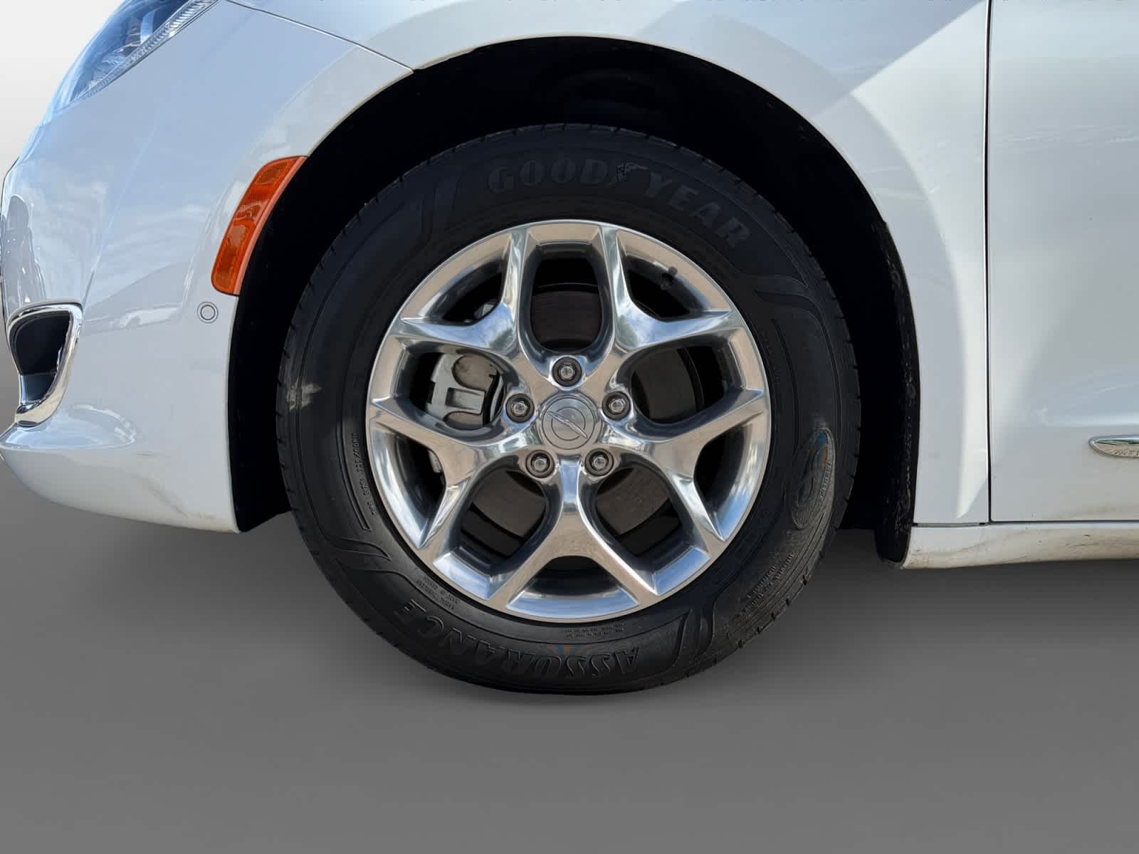 Thumbnail: 2017 Chrysler Pacifica - 9