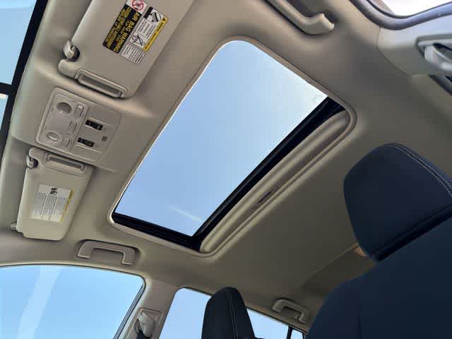 Thumbnail: 2015 Toyota RAV4 - 16