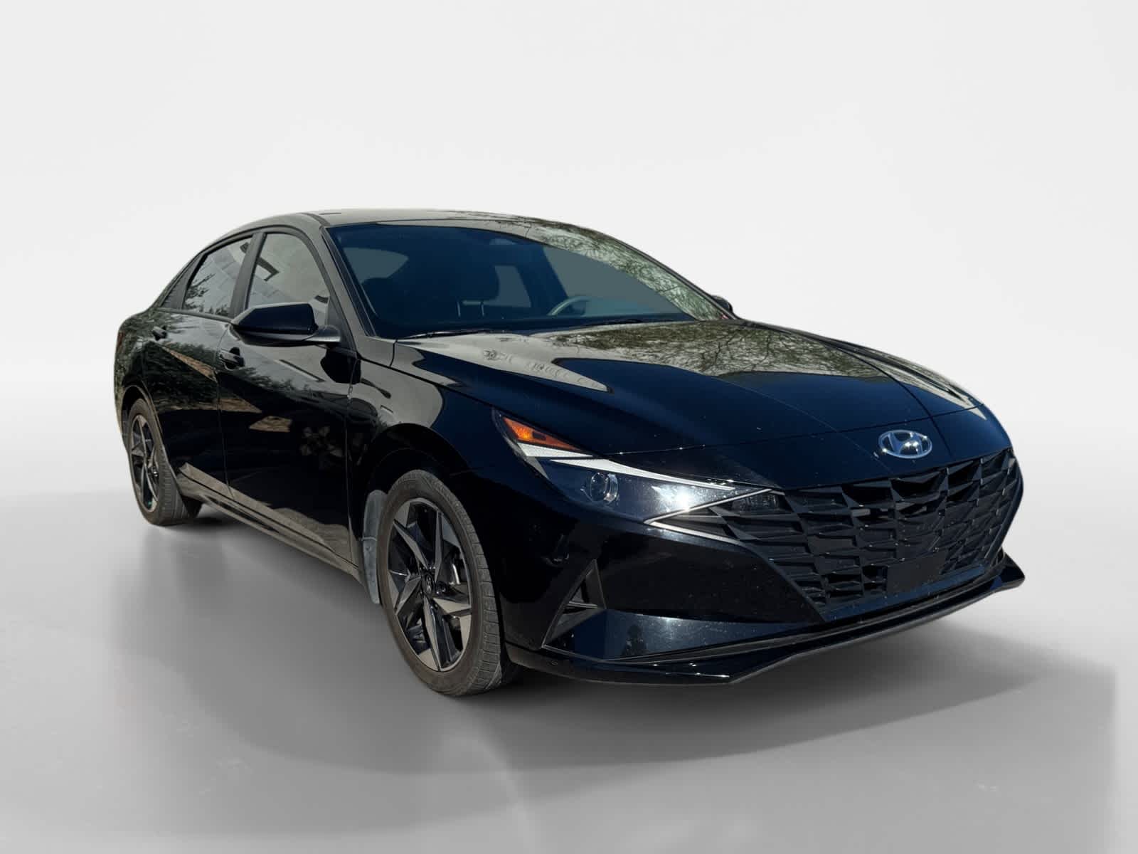 2023 Hyundai Elantra SEL photo 2