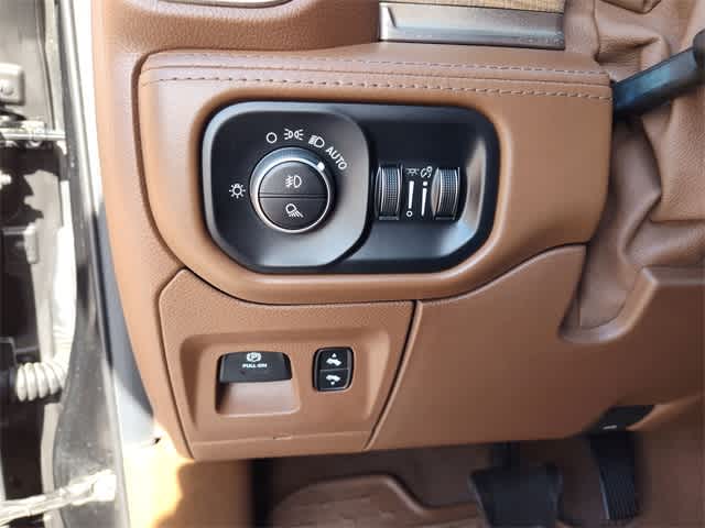 Thumbnail: 2019 RAM 1500 - 19