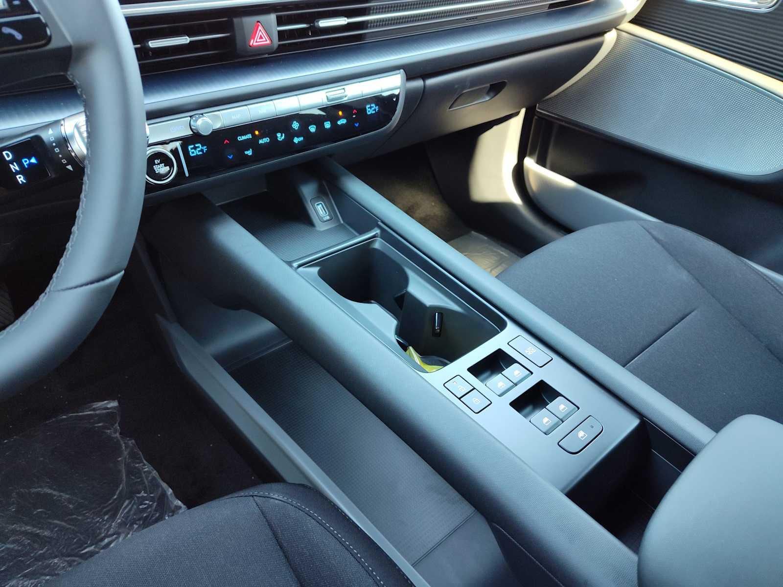 Thumbnail: 2025 Hyundai Ioniq 6 - 24