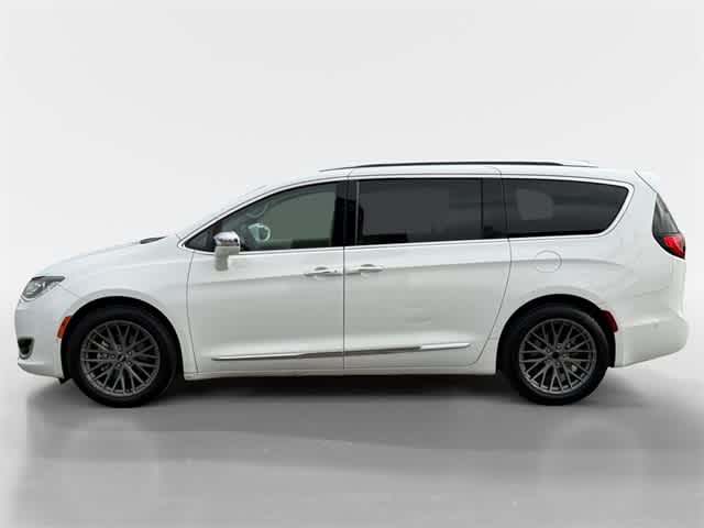Thumbnail: 2017 Chrysler Pacifica - 11