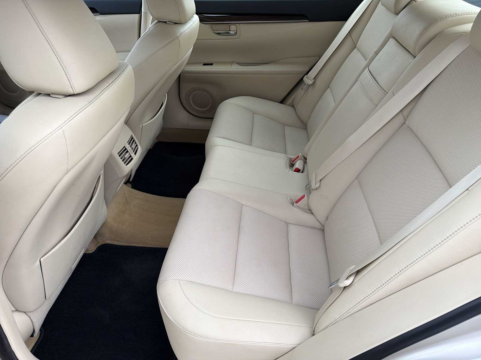 Thumbnail: 2014 Lexus ES - 18