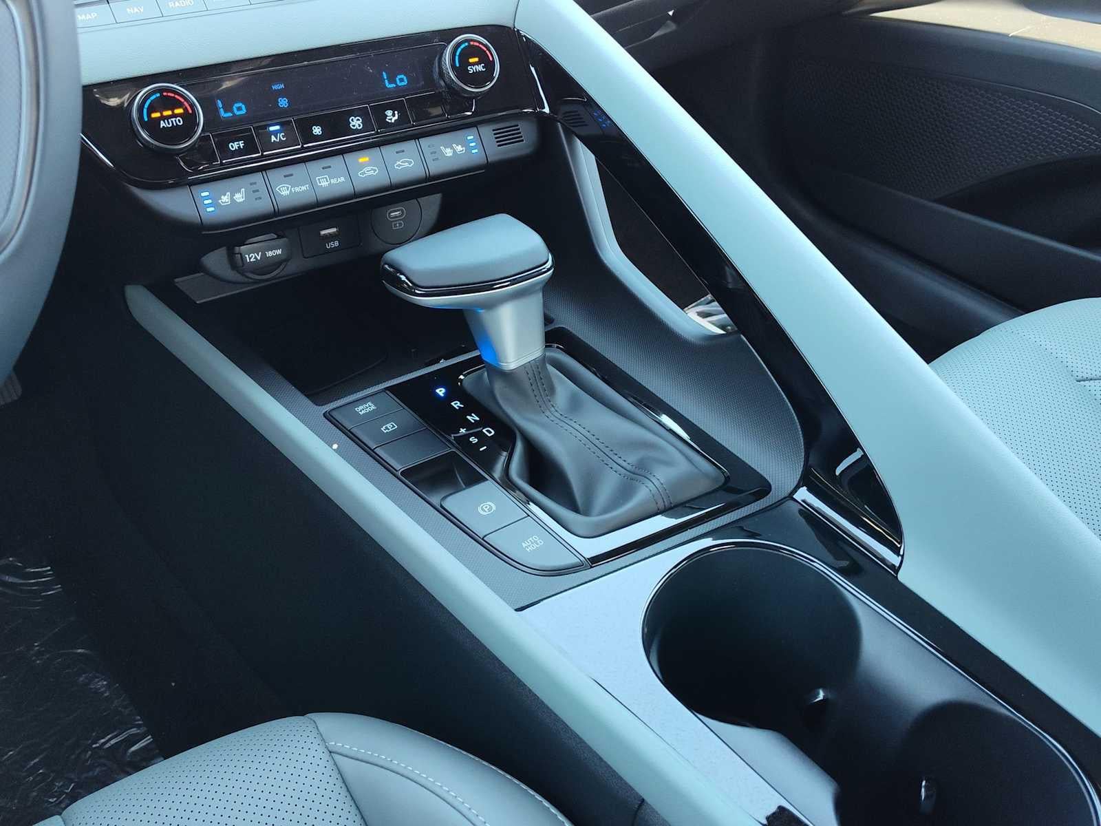 Thumbnail: 2025 Hyundai Elantra - 25