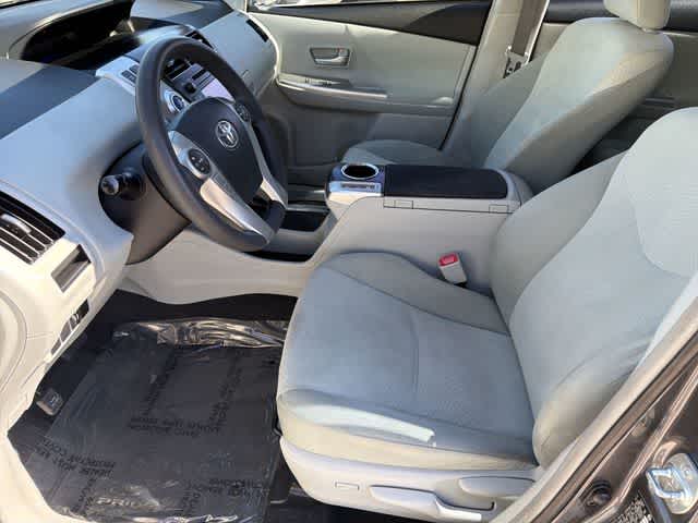 Thumbnail: 2014 Toyota Prius v - 17