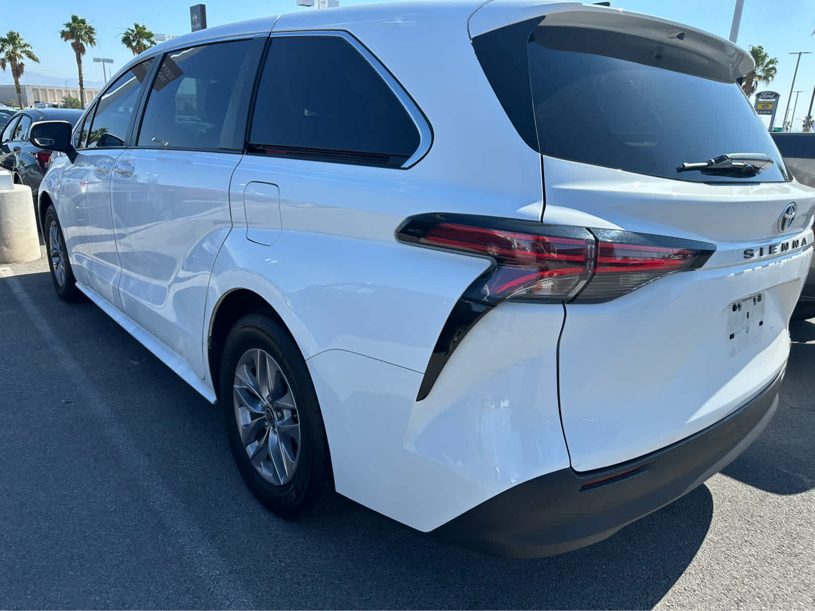 2022 Toyota Sienna LE 13