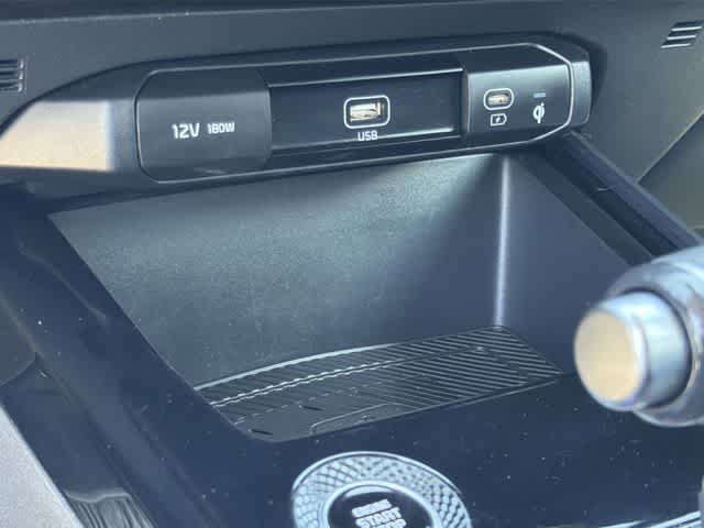 Thumbnail: 2023 Kia Niro - 24