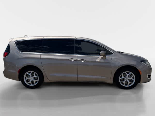 Thumbnail: 2018 Chrysler Pacifica - 6
