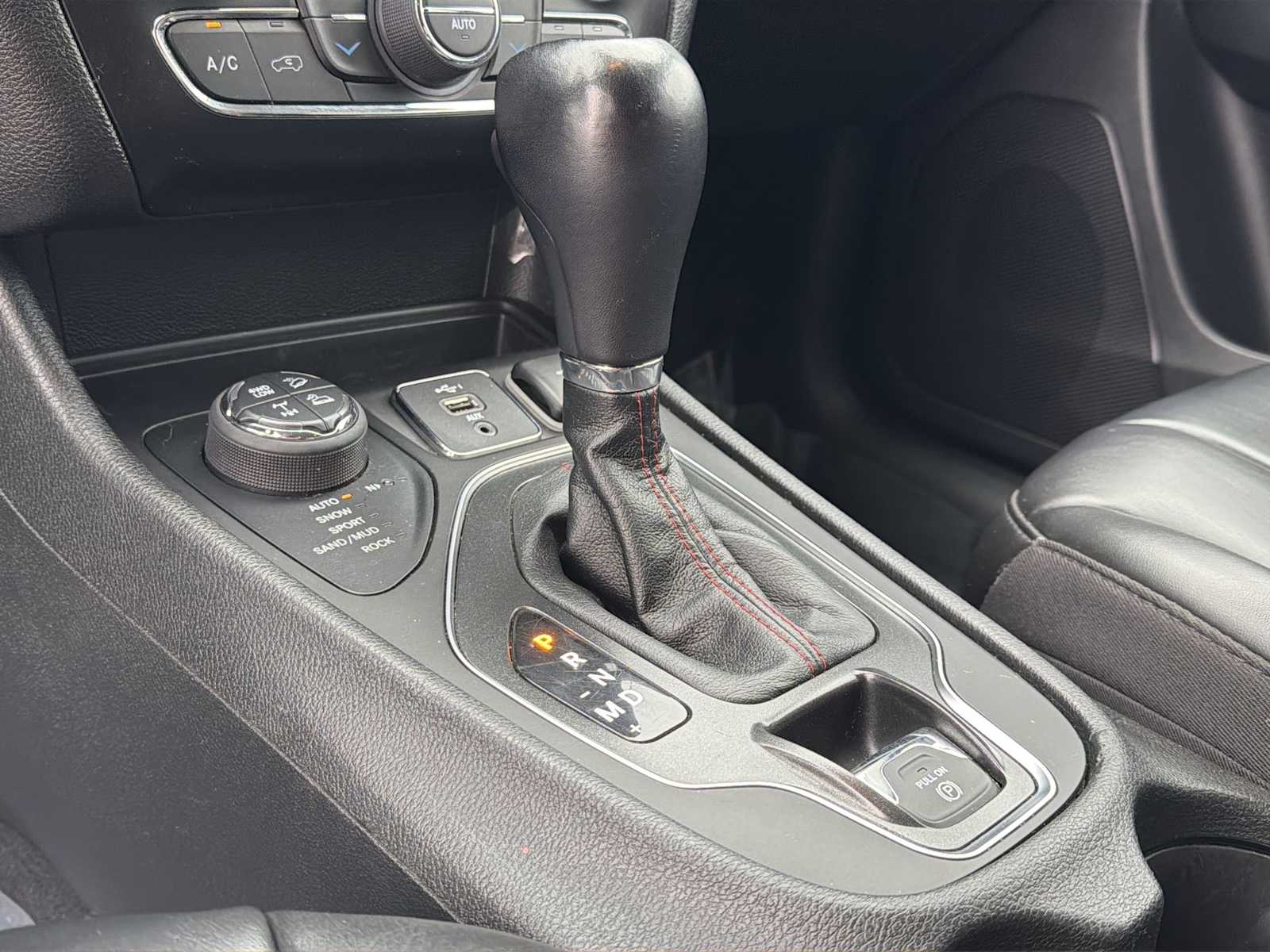 Thumbnail: 2022 Jeep Cherokee - 23