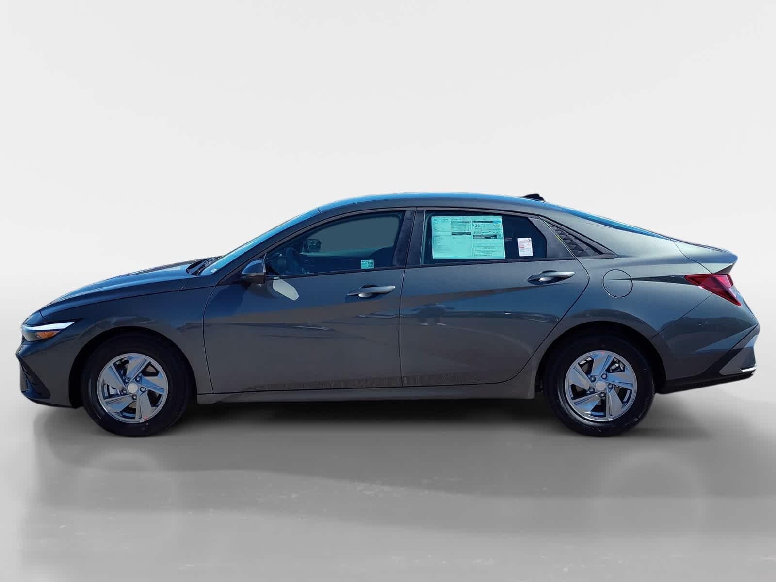 2025 Hyundai Elantra SE photo 2
