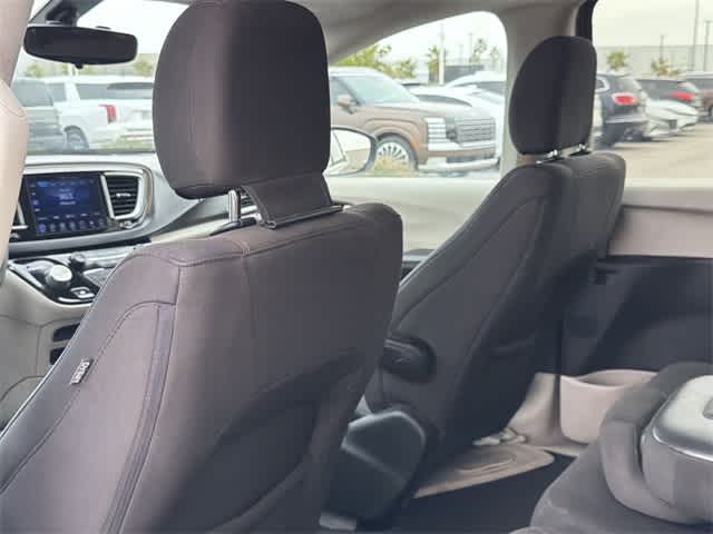 Thumbnail: 2017 Chrysler Pacifica - 19