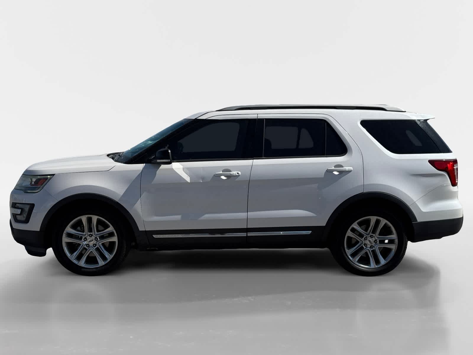 2016 Ford Explorer XLT photo 2