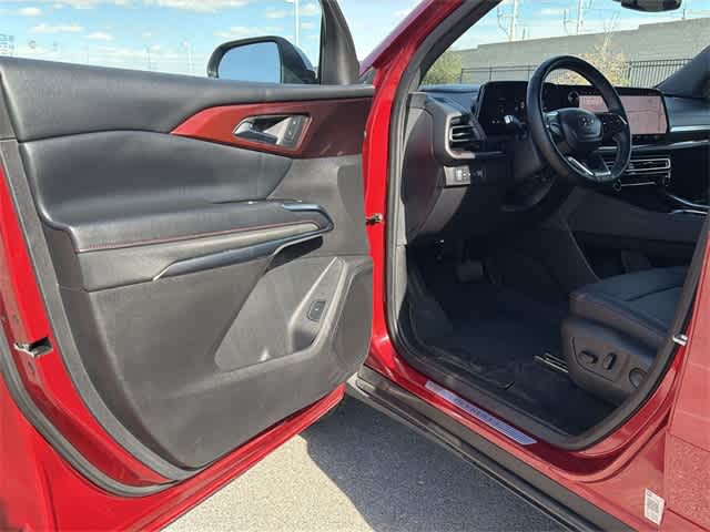 Thumbnail: 2025 Chevrolet Traverse - 16