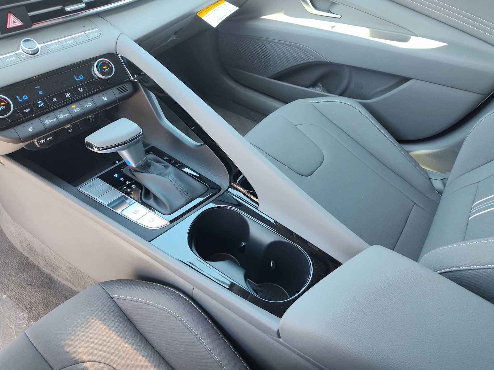 Thumbnail: 2025 Hyundai Elantra - 25
