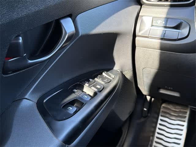 Thumbnail: 2020 Hyundai Veloster - 18