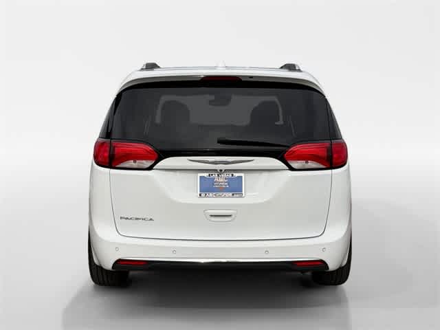 Thumbnail: 2017 Chrysler Pacifica - 13