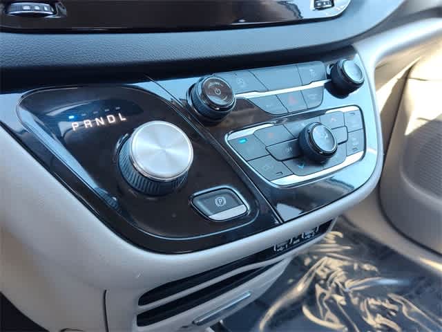 Thumbnail: 2023 Chrysler Voyager - 19