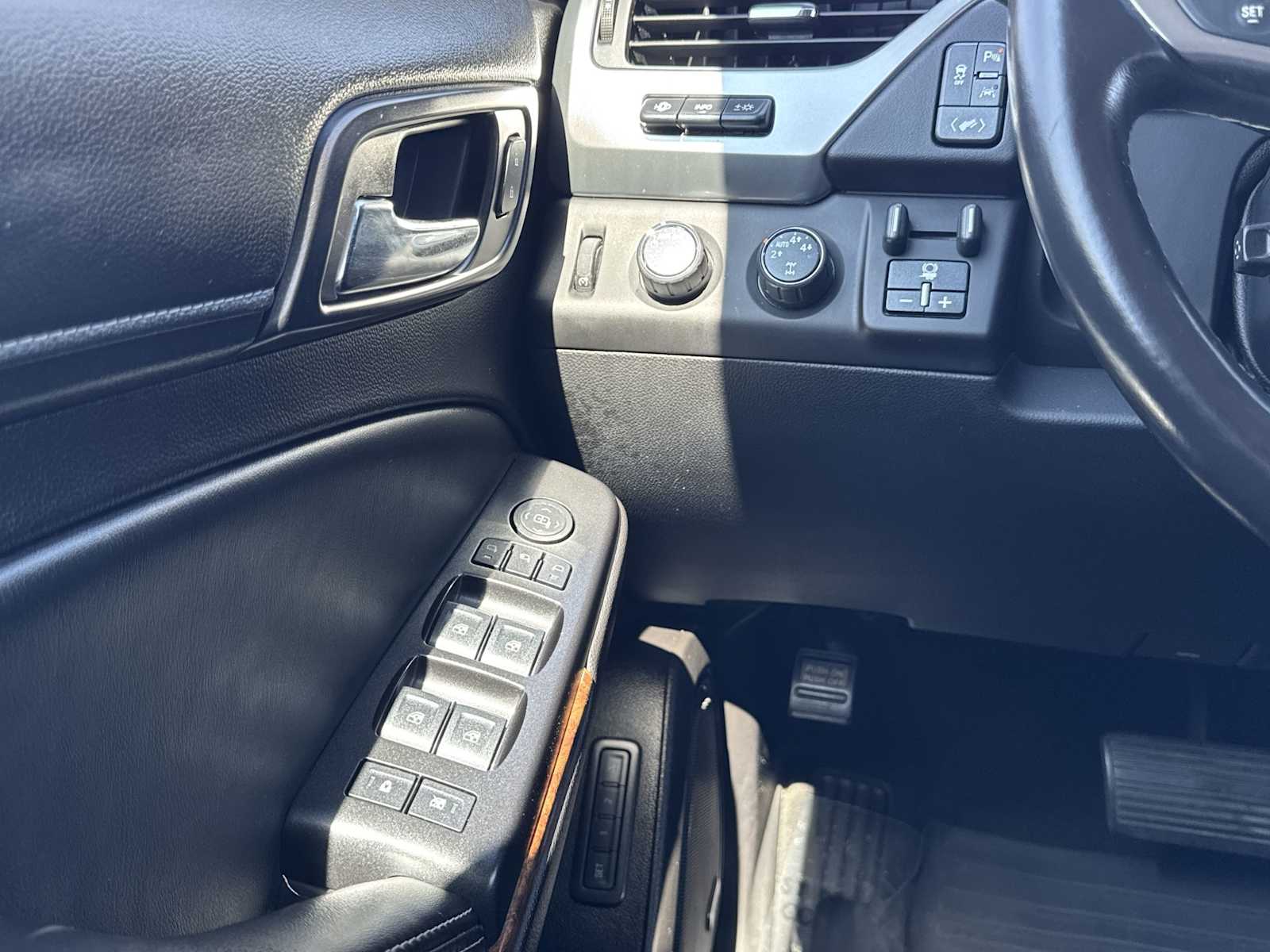 Thumbnail: 2016 Chevrolet Tahoe - 15