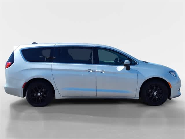 Thumbnail: 2023 Chrysler Voyager - 5