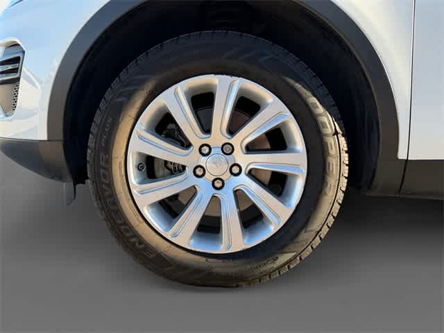 Thumbnail: 2016 Land Rover Discovery Sport - 15