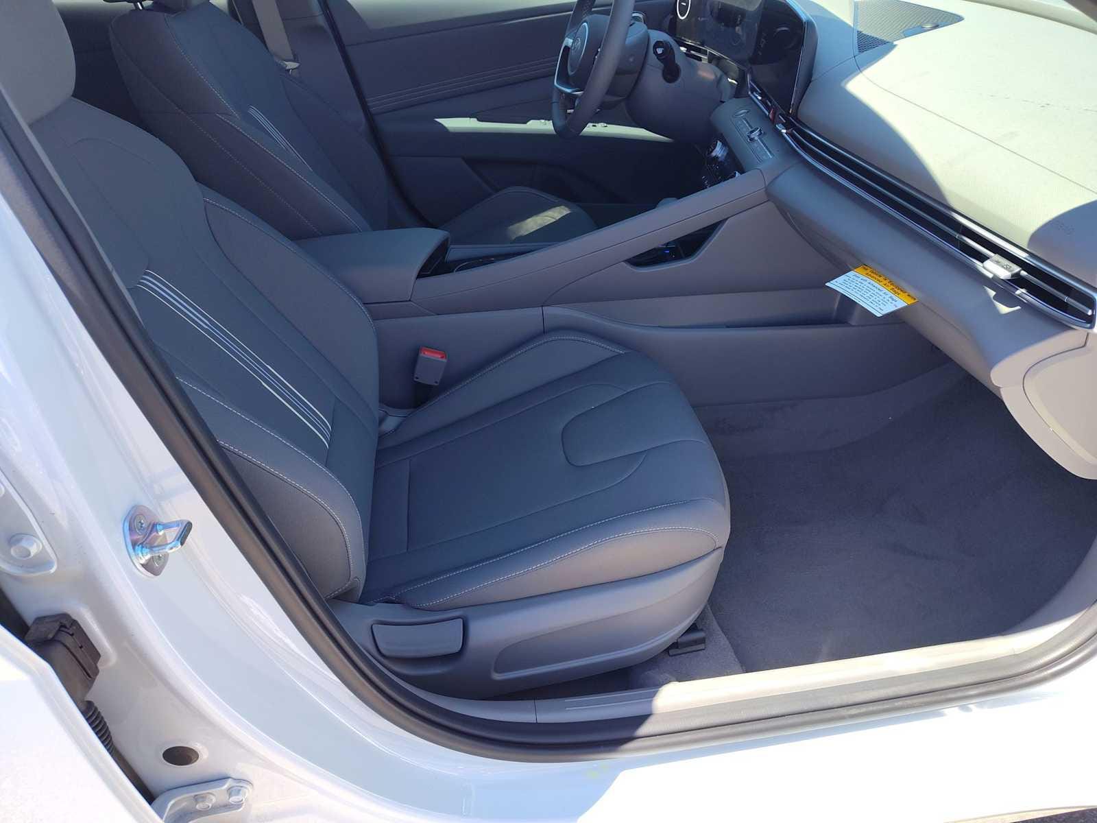 Thumbnail: 2025 Hyundai Elantra - 19