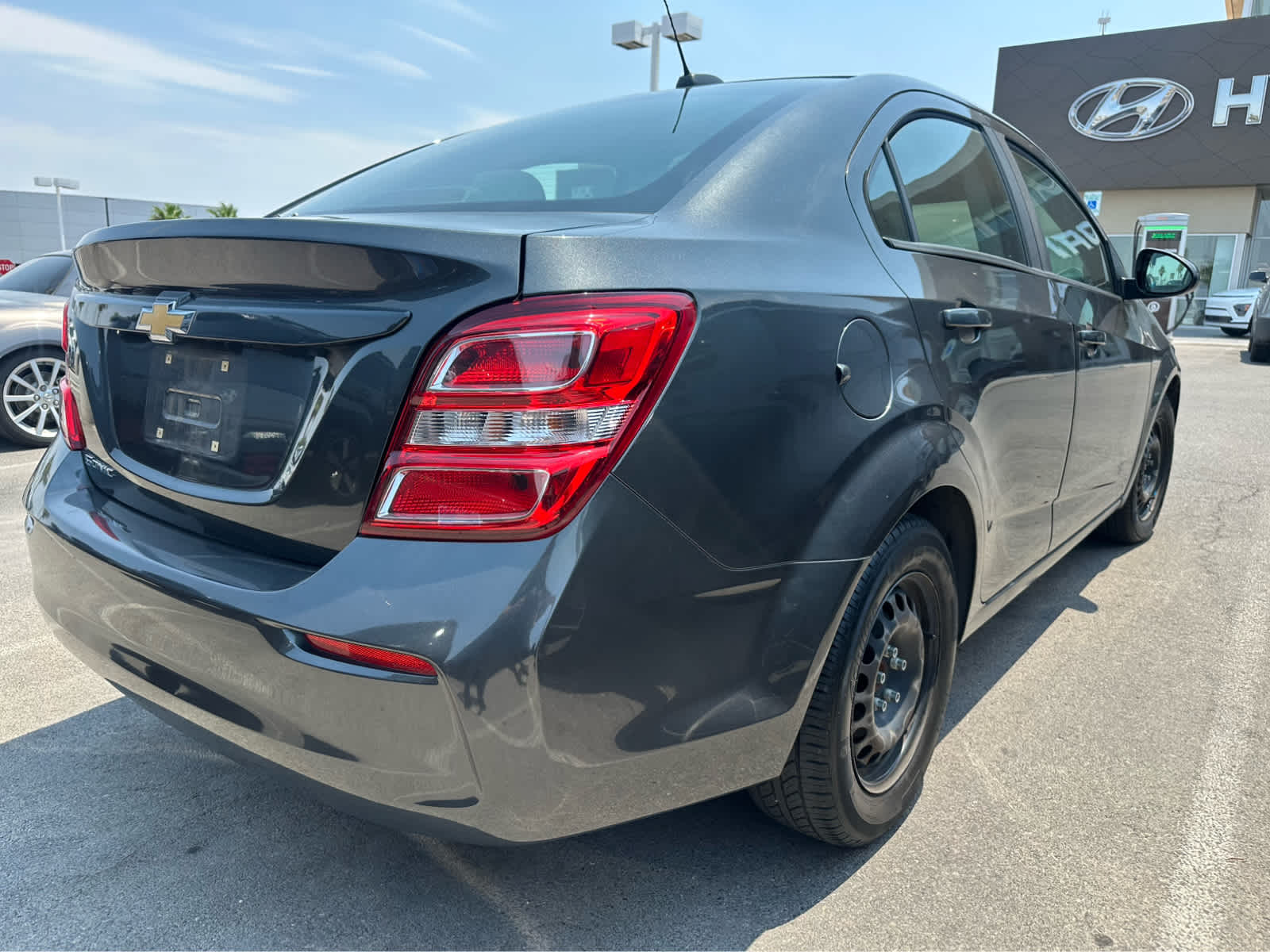 Thumbnail: 2018 Chevrolet Sonic - 15
