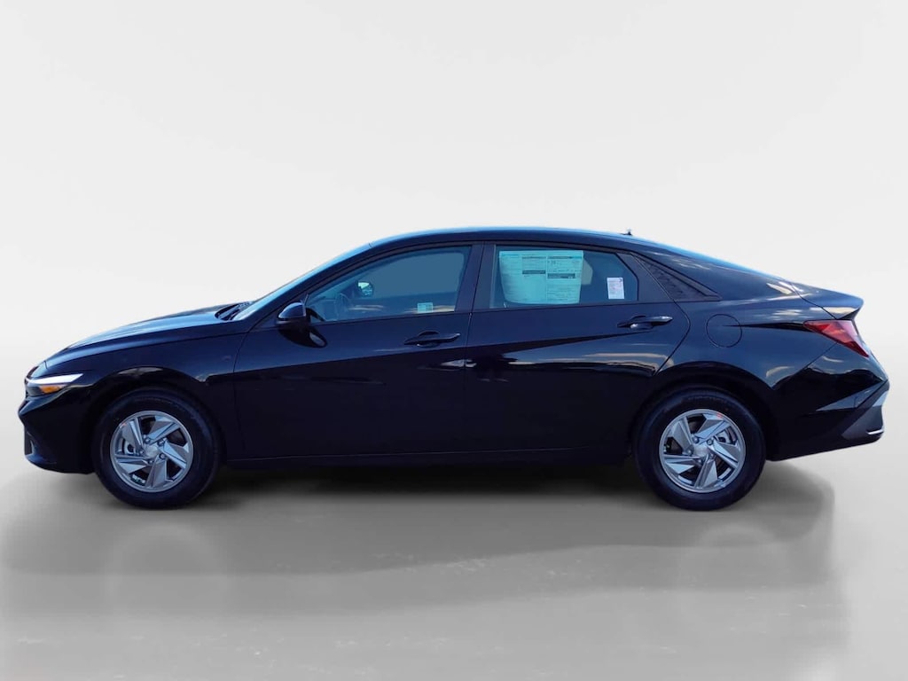 New 2025 Hyundai Elantra SE Sedan