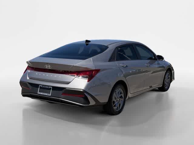 Thumbnail: 2024 Hyundai Elantra - 4