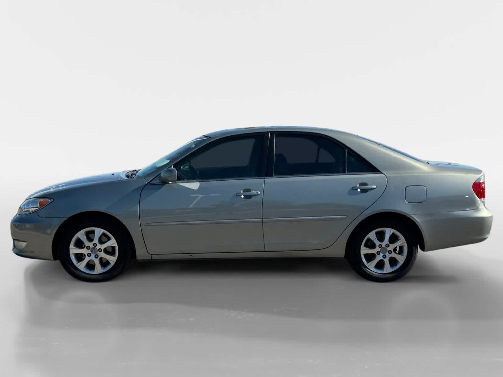 2005 Toyota Camry XLE V6 photo 2