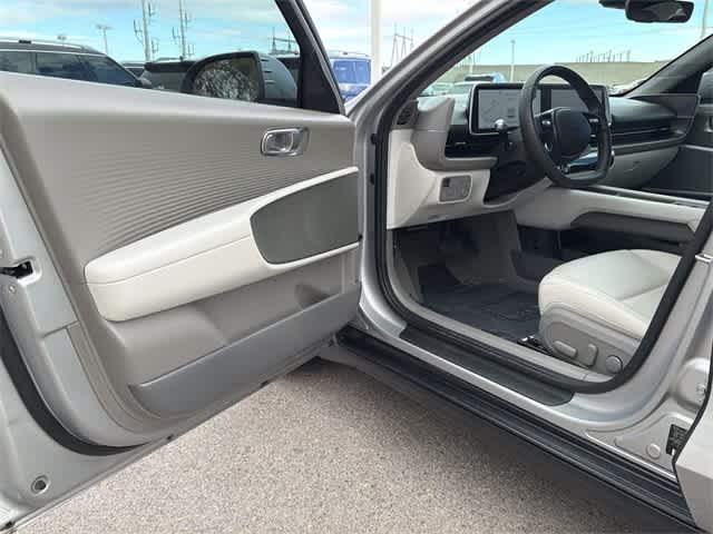 Thumbnail: 2023 Hyundai Ioniq 6 - 15