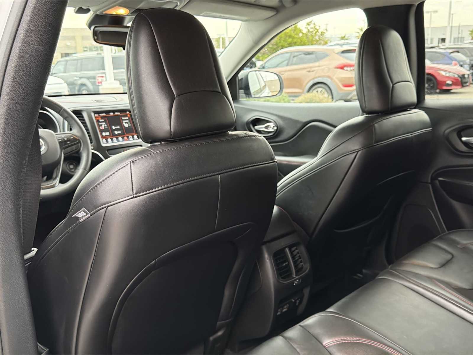 Thumbnail: 2022 Jeep Cherokee - 15