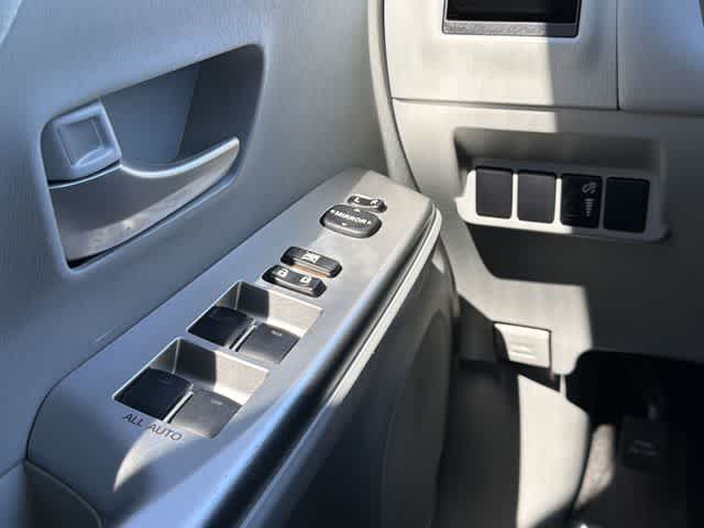 Thumbnail: 2014 Toyota Prius v - 18