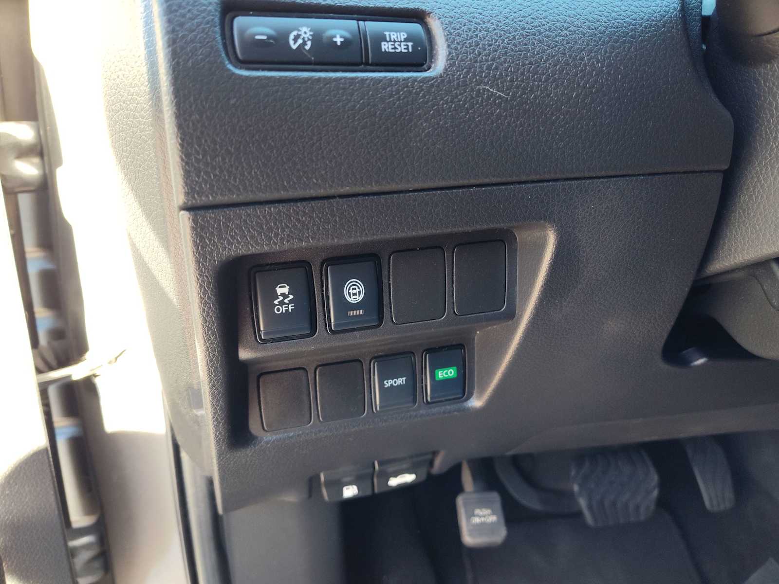 Thumbnail: 2020 Nissan Rogue Sport - 18