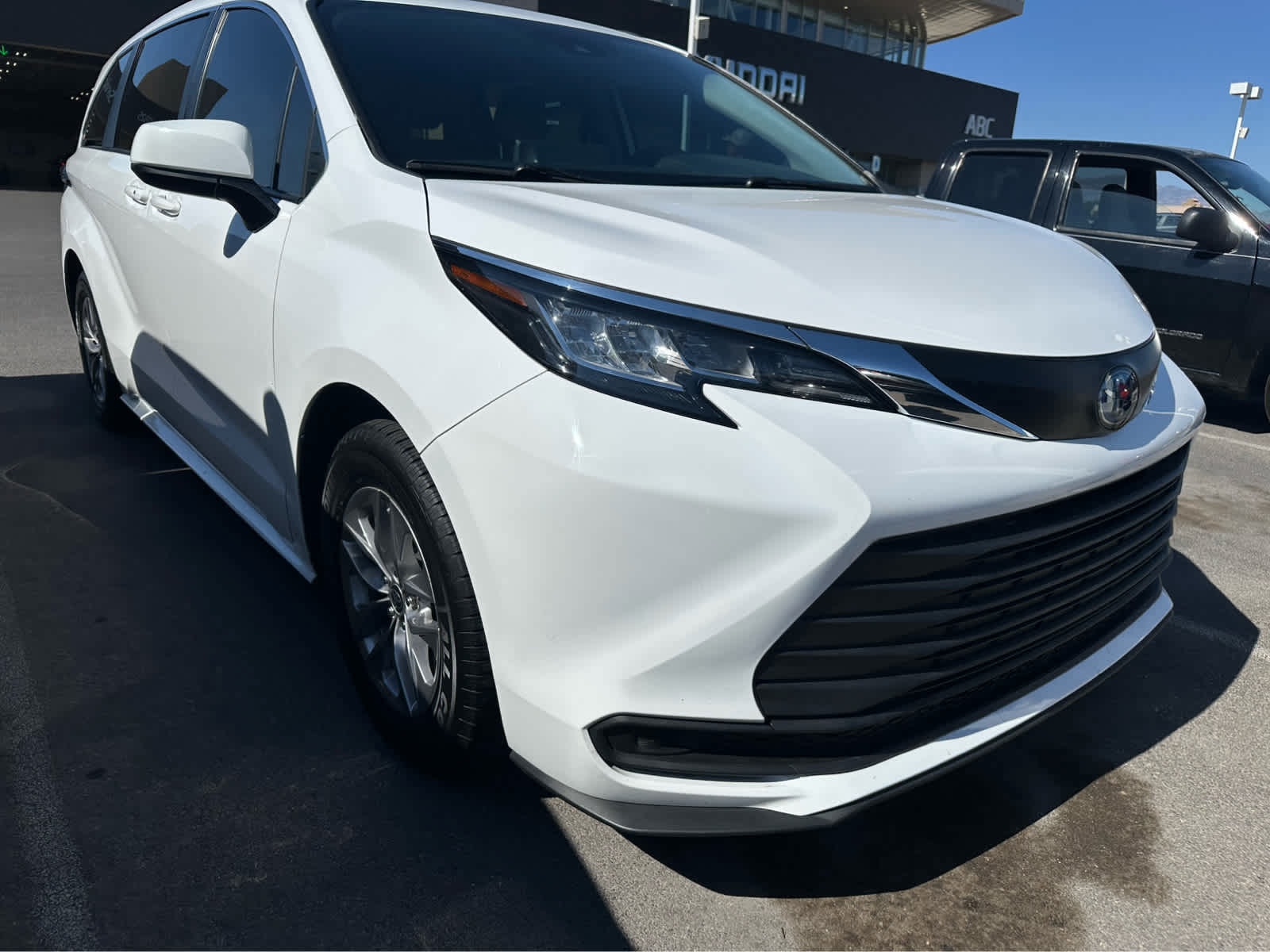 2022 Toyota Sienna LE 7