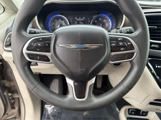 Thumbnail: 2017 Chrysler Pacifica - 22