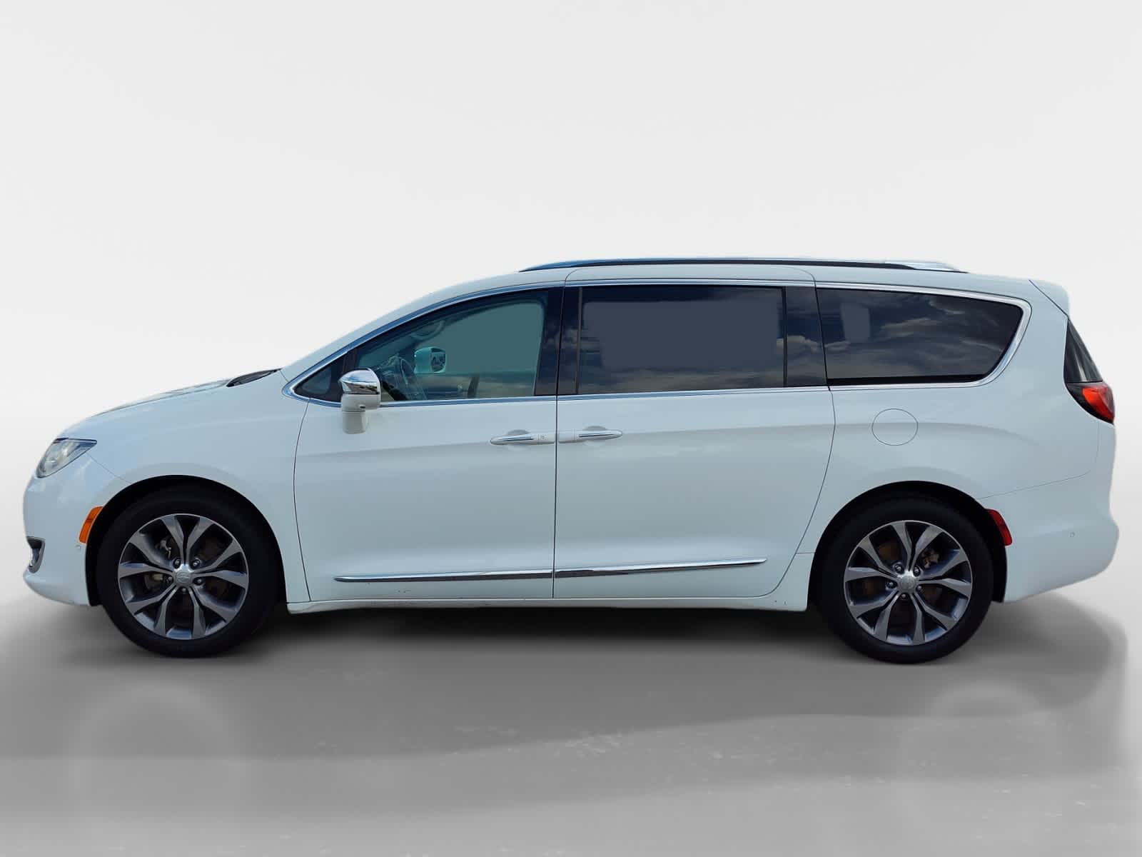 2017 Chrysler Pacifica Limited photo 2