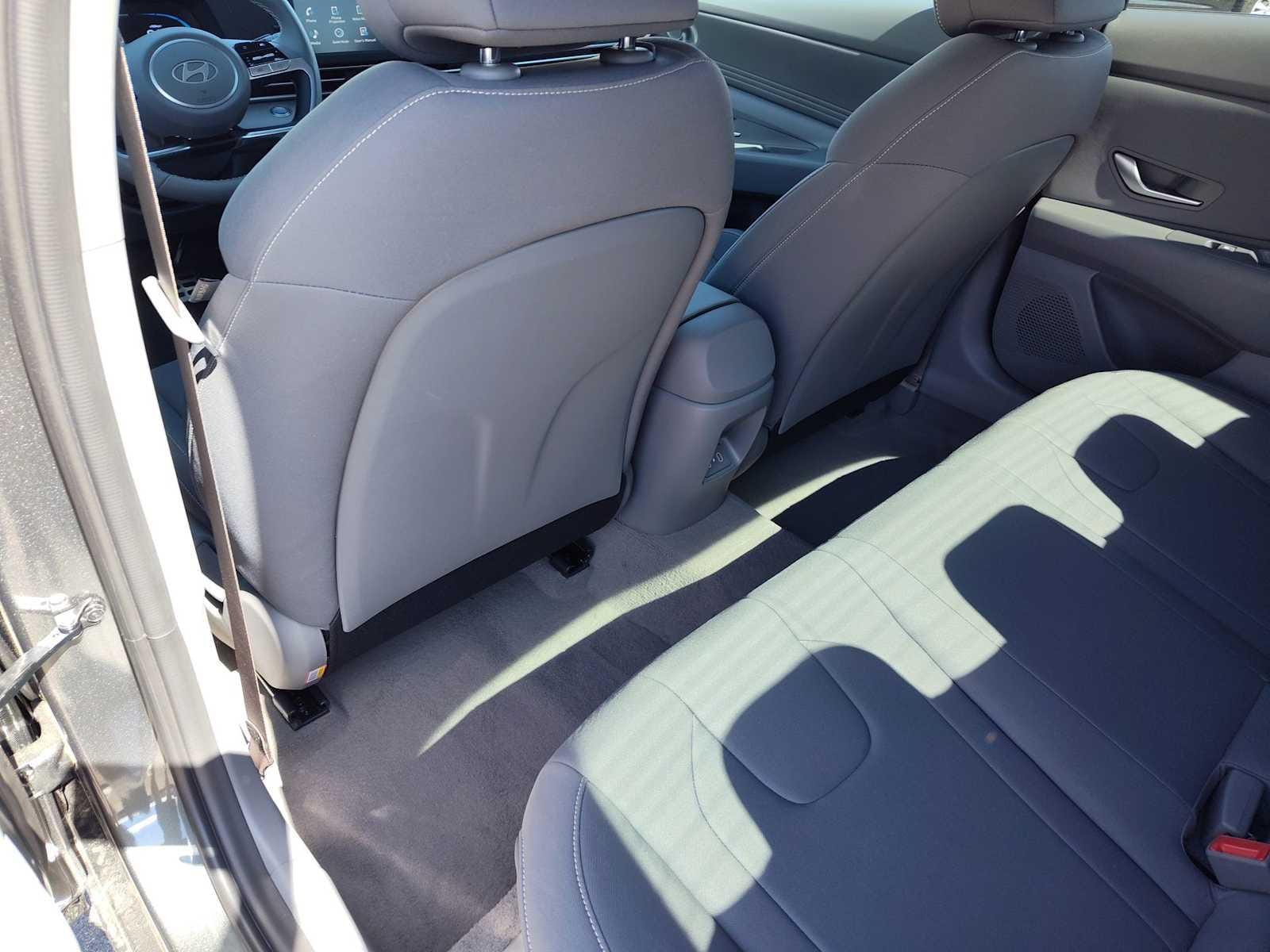 Thumbnail: 2025 Hyundai Elantra - 15