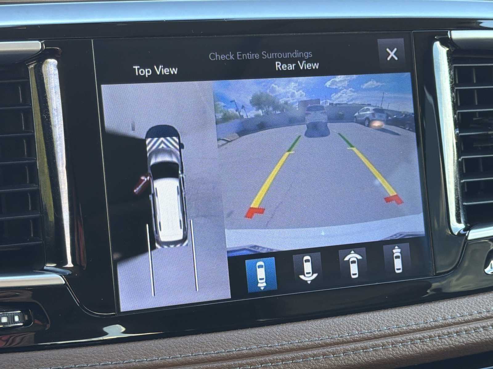 Thumbnail: 2017 Chrysler Pacifica - 24