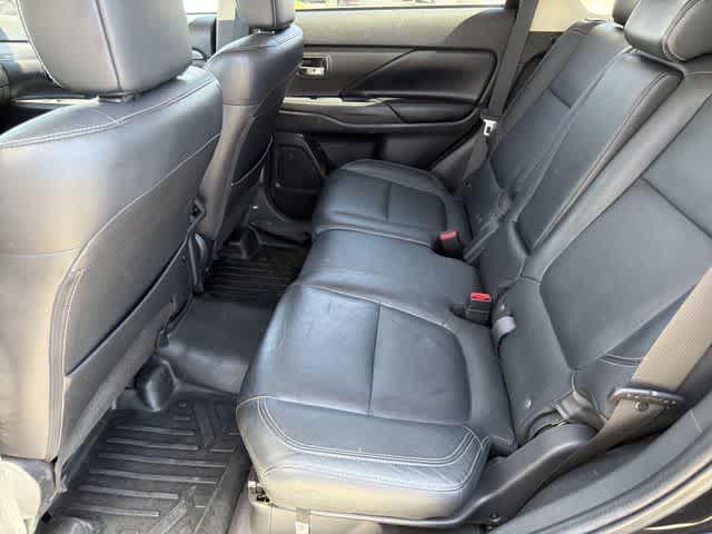 Thumbnail: 2019 Mitsubishi Outlander - 17