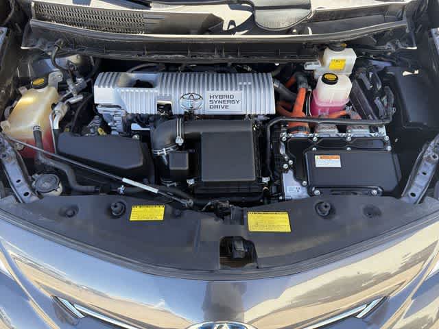 Thumbnail: 2014 Toyota Prius v - 15