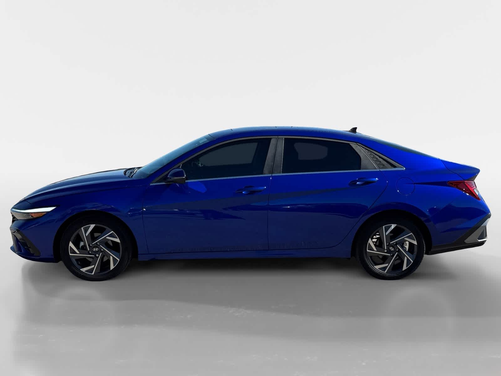 2025 Hyundai Elantra Limited photo 2