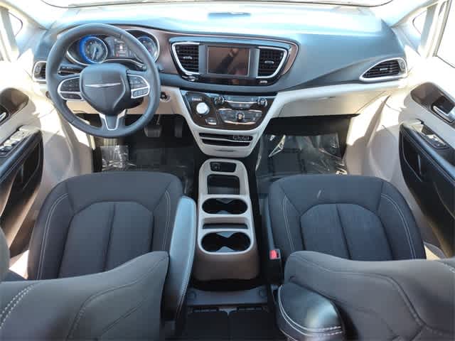 Thumbnail: 2023 Chrysler Voyager - 11