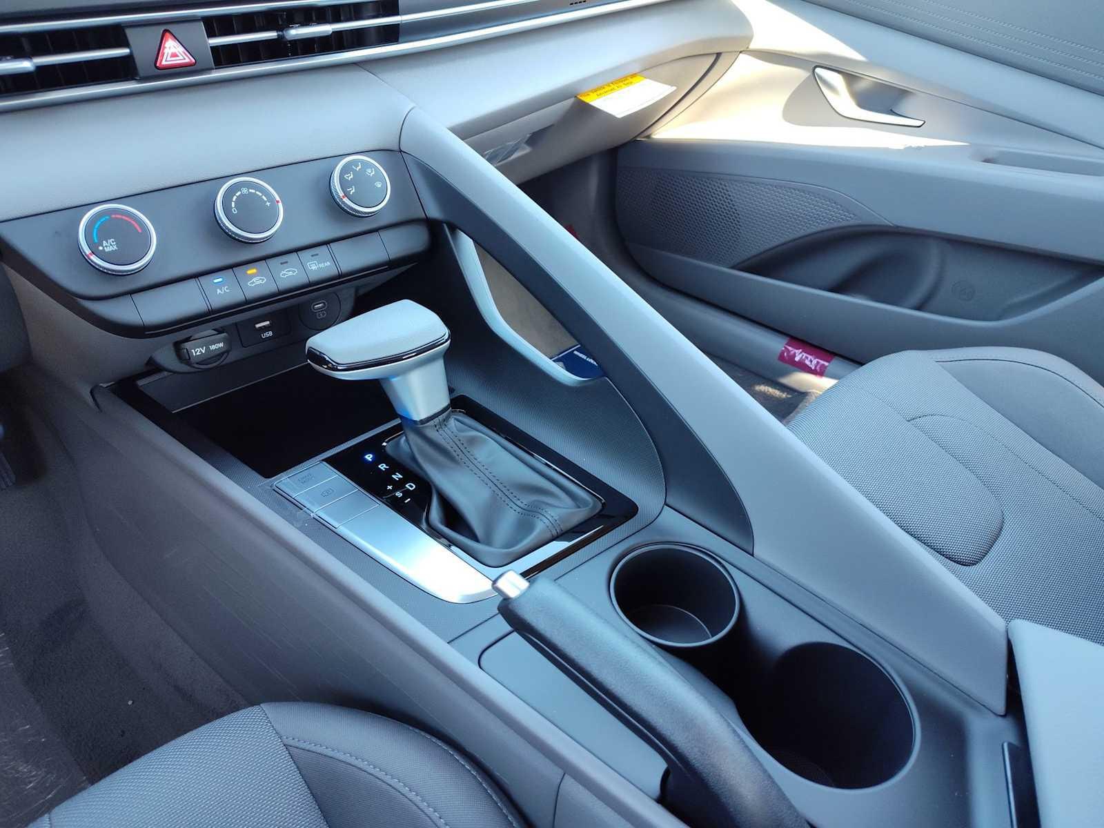 Thumbnail: 2025 Hyundai Elantra - 24