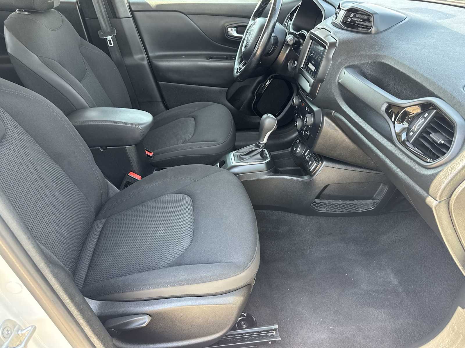 Thumbnail: 2019 Jeep Renegade - 18