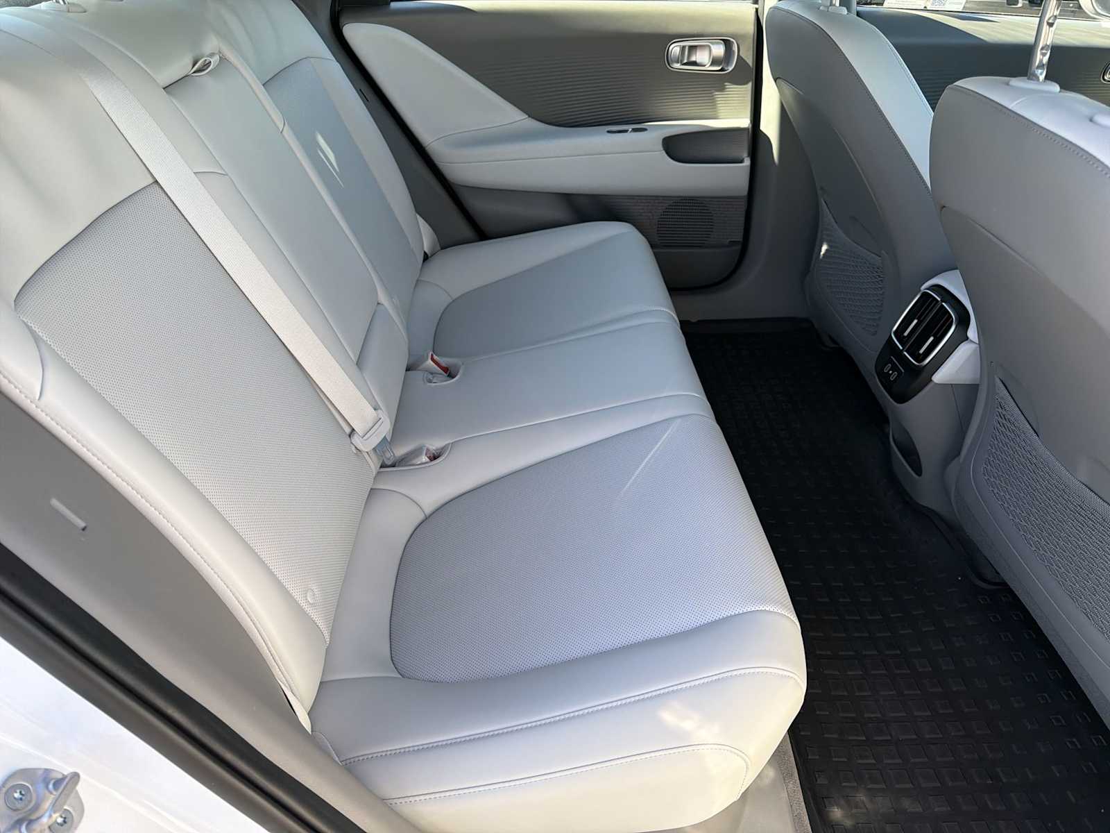 Thumbnail: 2024 Hyundai Ioniq 6 - 21