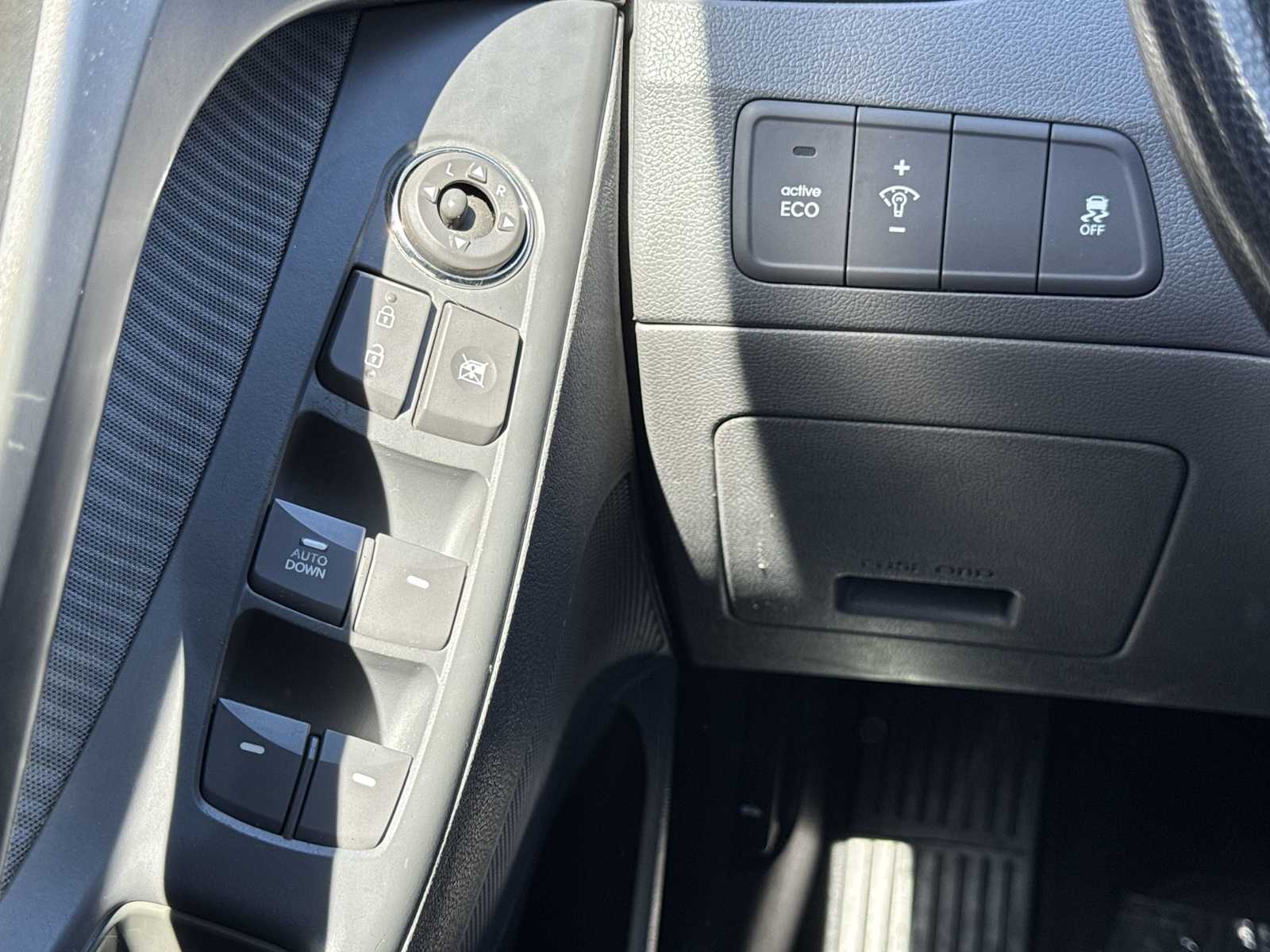 Thumbnail: 2013 Hyundai Elantra - 14
