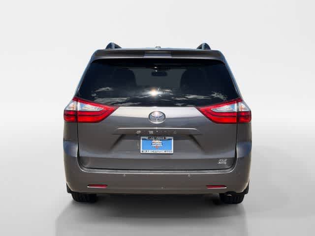 Thumbnail: 2017 Toyota Sienna - 4